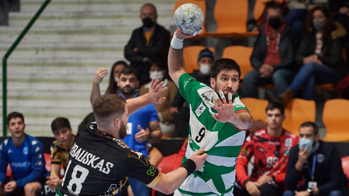 Partido de Balonmano entre el Ademar de Leon y el Anaitasuna. MIGUEL OSÉS
