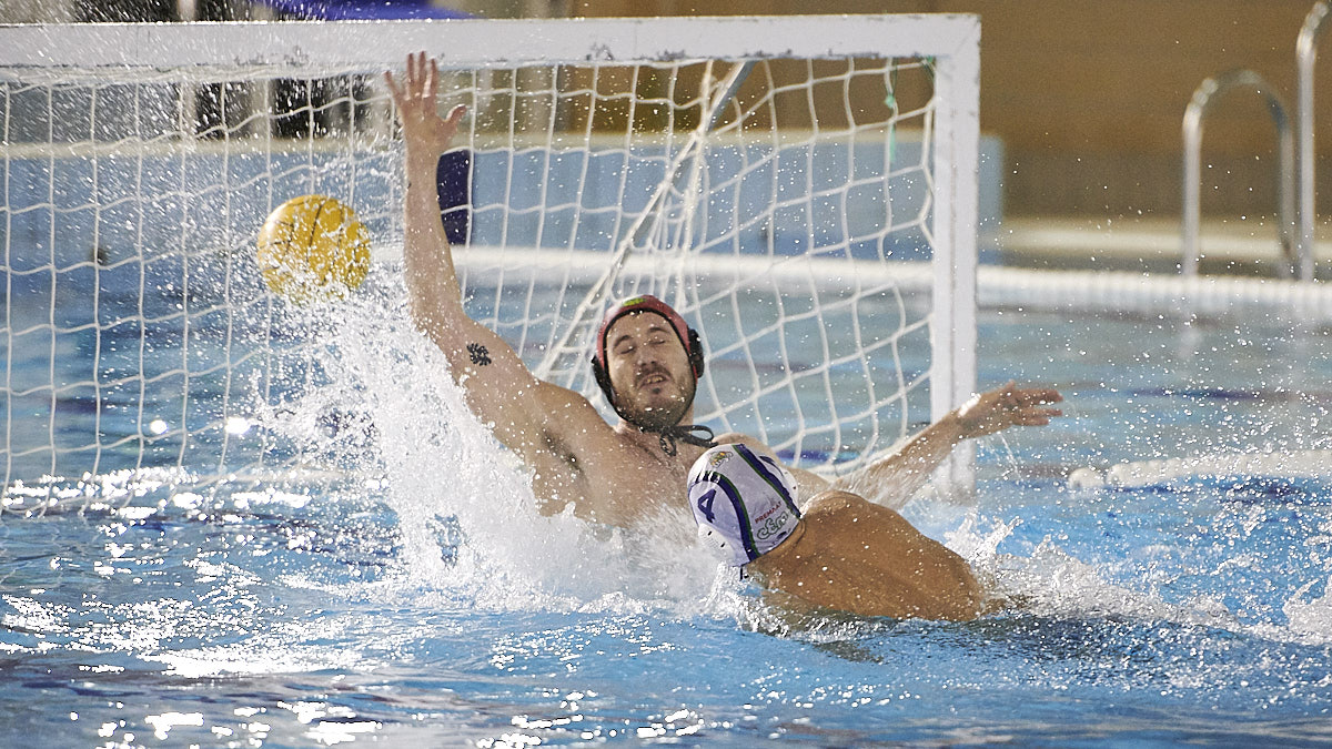 El Waterpolo Navarra se enfrenta al CE Mediterrani en Pamplona. PABLO LASAOSA