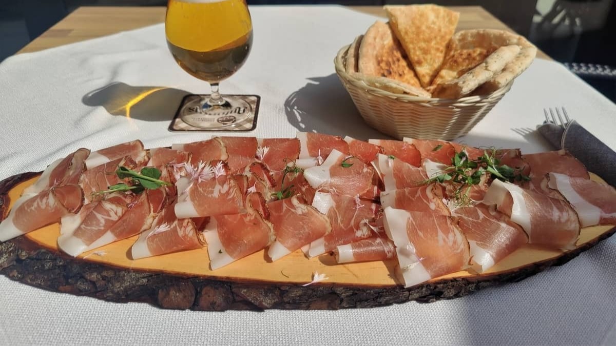 Así es el jamón de cebo ibérico top ventas de Alcampo para este Fin de Año en Navarra.