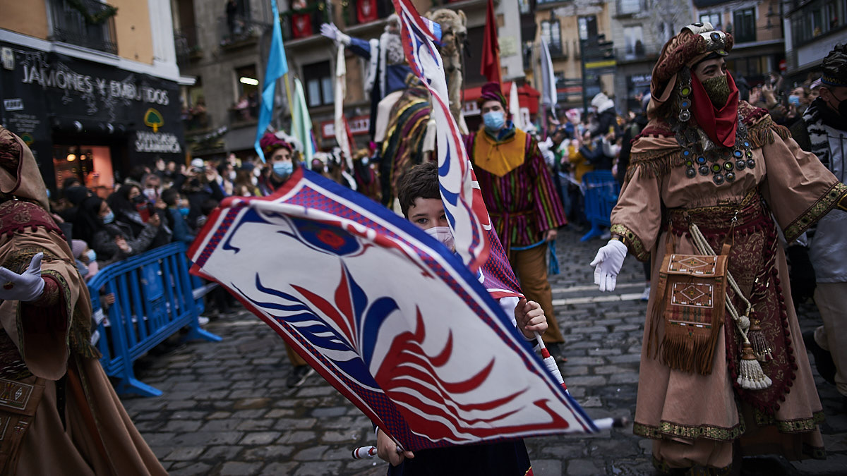 Los Reyes Magos realizan su visita institucional al Ayuntamiento de Pamplona. PABLO LASAOSA