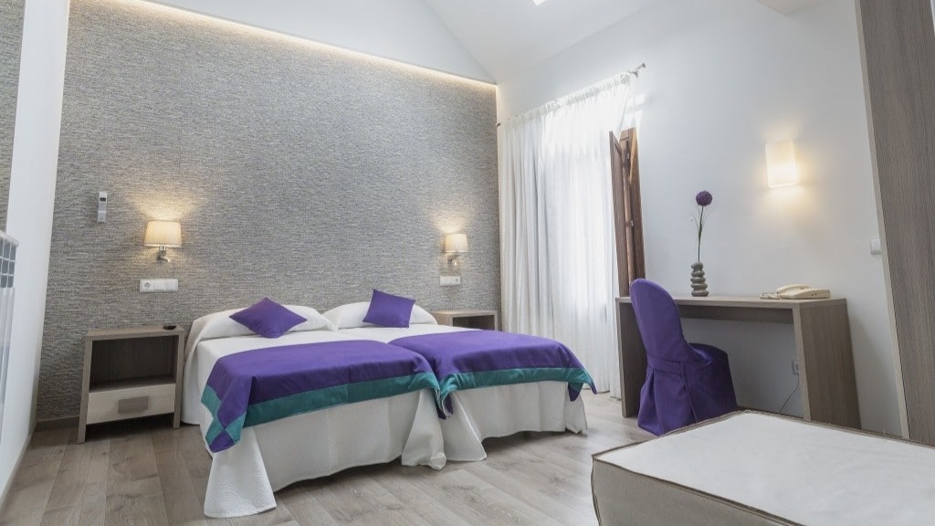 Una de las habitaciones del Hotel Rural Auñamendi. Foto: Hotel Rural Auñamendi.