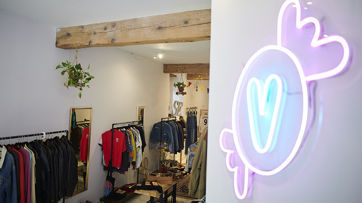 Caramelo Vintage tienda de ropa vintage abre en la calle Dormitalería 54. PABLO LASAOSA