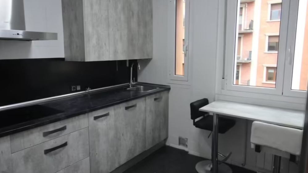 Así es la cocina del piso alquiler Pamplona situado en Castillo de Maya. Foto: Fotocasa.