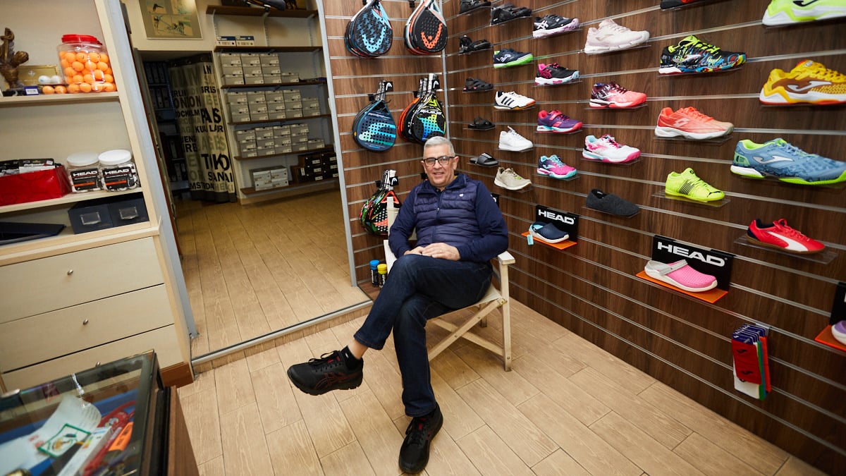 Tienda de Deportes Zariquiegui, situada en la calle Mayor 25 de Pamplona. IÑIGO ALZUGARAY