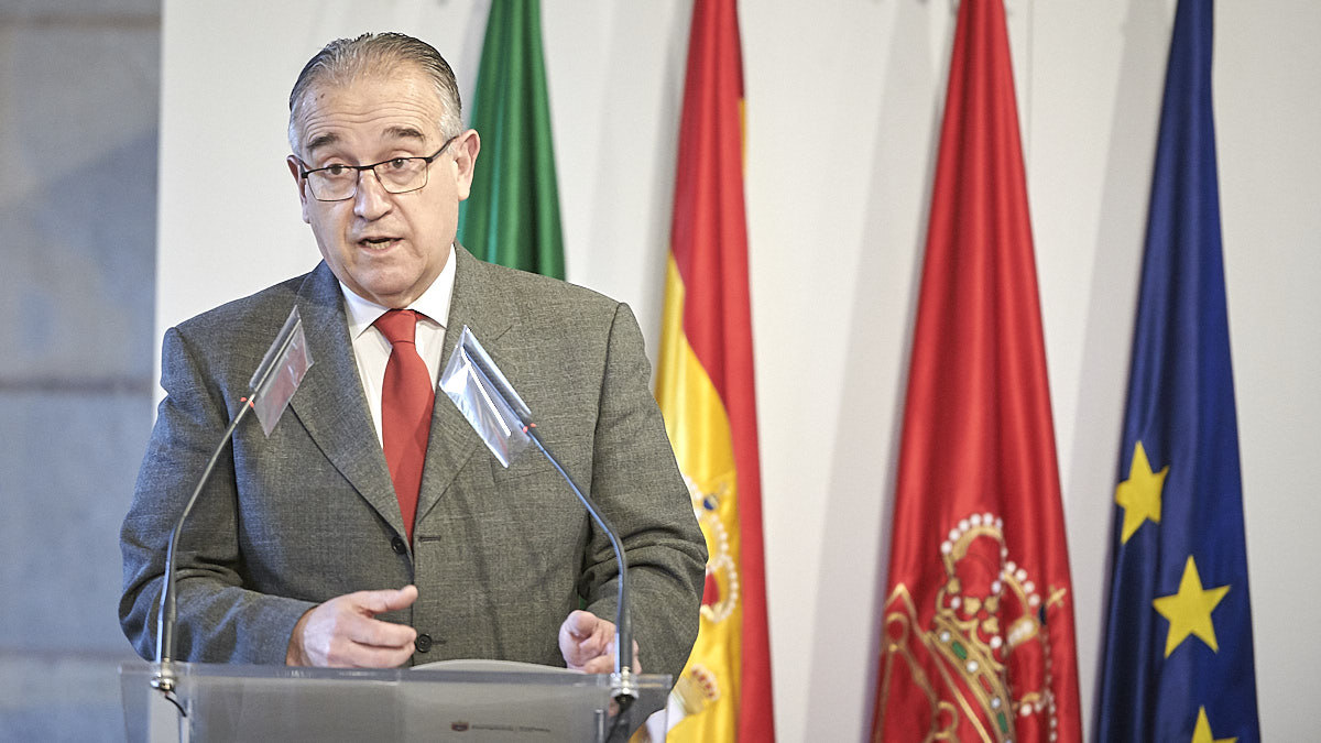 Enrique Maya, participa en un homenaje del Ayuntamiento al personal municipal jubilado en 2021. PABLO LASAOSA