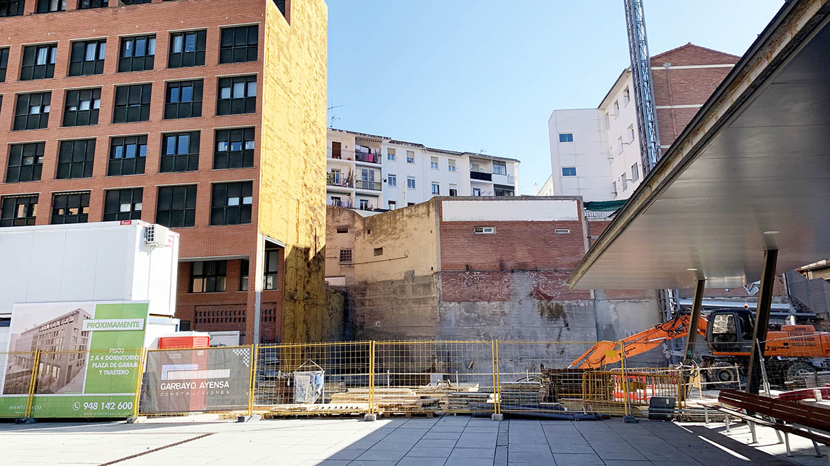 Solar en obras en la plaza Felisa Munárriz de Pamplona. Navarra.com