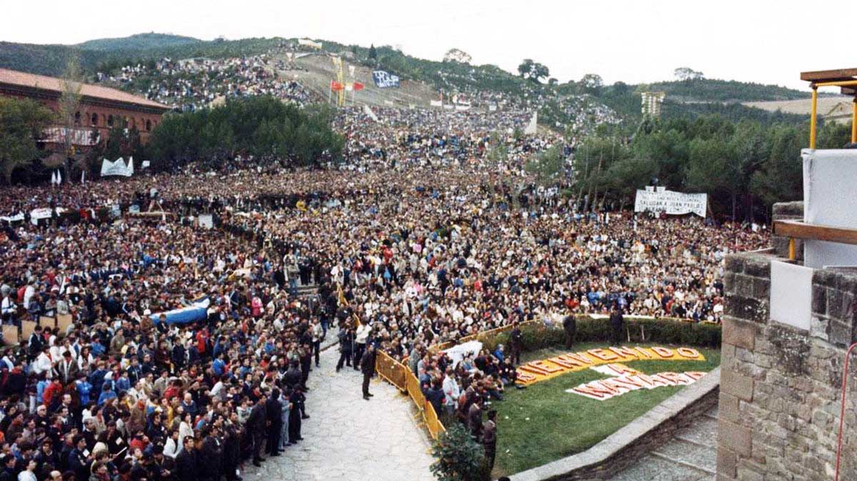 Multitud de personas en Javier para recibir a Juan Pablo II. DFN.