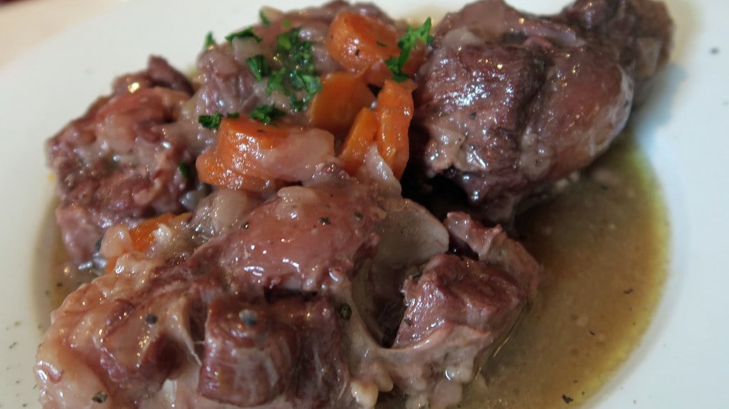 El estofado de rabo de toro se consume especialmente durante San Fermín. Foto: Flickr.