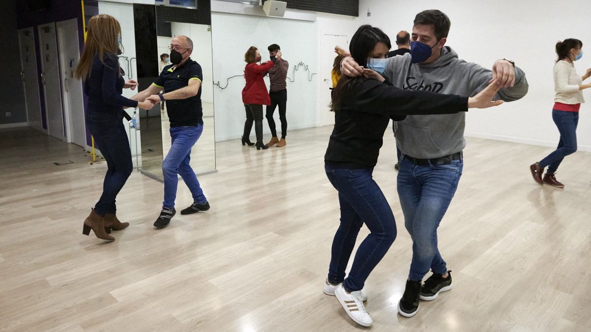 Los bailes latinos se han popularizado en los últimos años y varias discotecas de Pamplona ya han incorporado a su programación eventos para bailar. IRANZU LARRASOAÑA