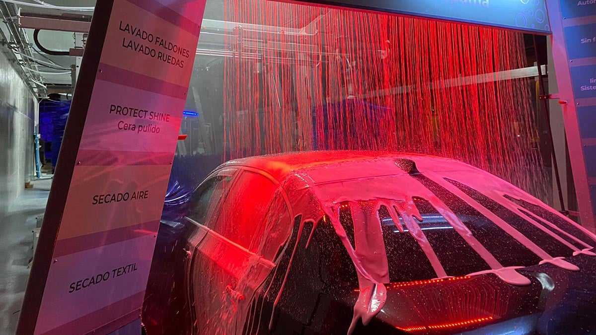 El nuevo túnel de lavado con tecnología alemana para el que habrá un 50% de descuento durante los dos días de inauguración. CEDIDA