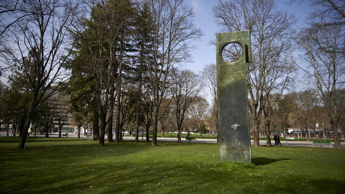 Esta escultura de José Ramón Anda representa a Polifemo, hijo de Poseidón. IRANZU LARRASOAÑA