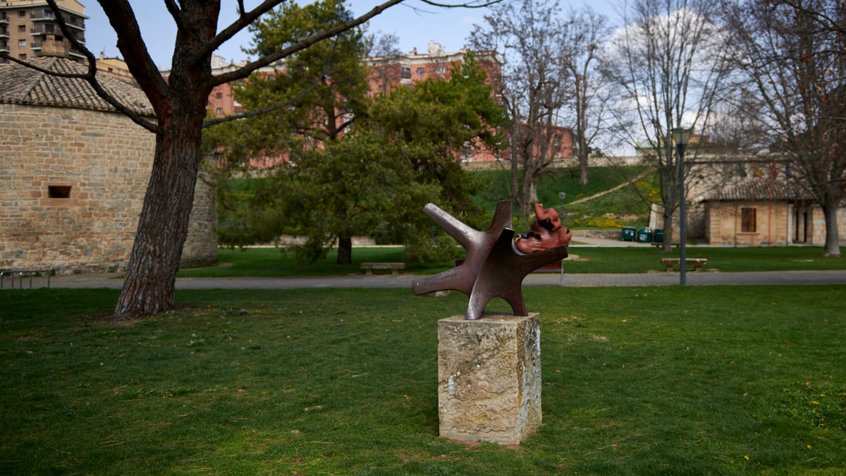 Estrella es una de las esculturas que pueblan la Ciudadela de Pamplona. IRANZU LARRASOAÑA