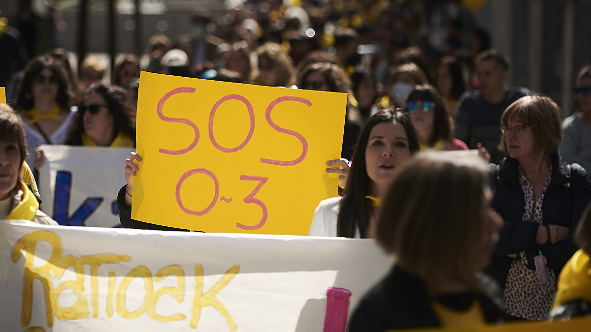 Manifestación de la Plataforma 0-3 de Navarra "por unas escuelas infantiles dignas". PABLO LASAOSA
