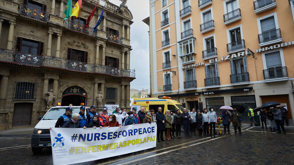 Dos ambulancias con material sanitario especializado parten con destino a Ucrania para entregarlas a dos hospitales ucranianos. IÑIGO ALZUGARAY