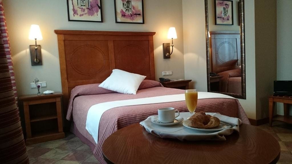 Habitación con cama doble en el Hotel Pamplona Villava. Foto: TripAdvisor.