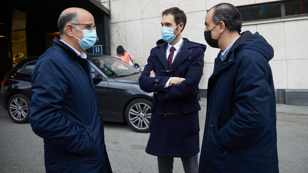 La presidenta de la Comunidad de Madrid, Isabel Díaz Ayuso, inaugura el ciclo de conferencias sobre política económica regional organizado por la Institución Futuro. IÑIGO ALZUGARAY