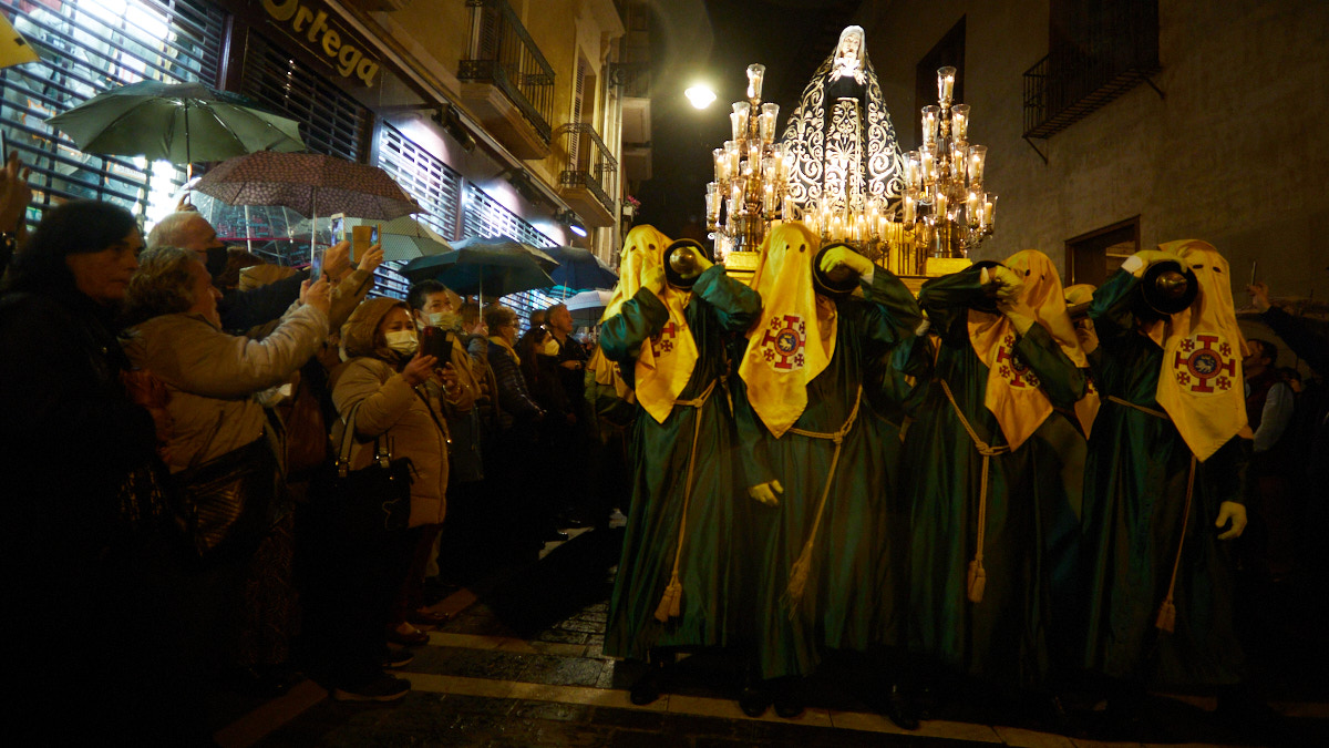 Traslado de la Dolorosa desde la iglesia de San Lorenzo hasta la Catedral. IÑIGO ALZUGARAY