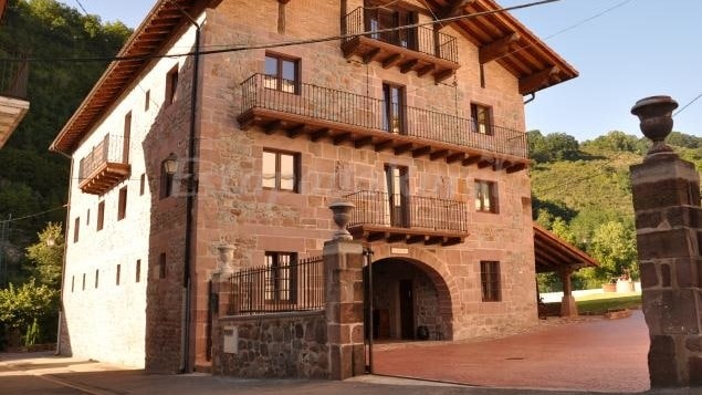 Exterior de la Casa rural Barbenea, en el Valle de Baztan. Foto: Escapada Rural.