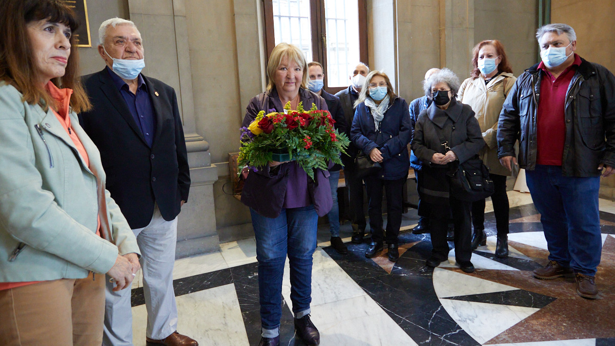 El Grupo Municipal Socialista realiza la tradicional ofrenda de flores en homenaje a los concejales y trabajadores del Ayuntamiento de Pamplona asesinados tras el golpe de Estado de 1936. IÑIGO ALZUGARAY