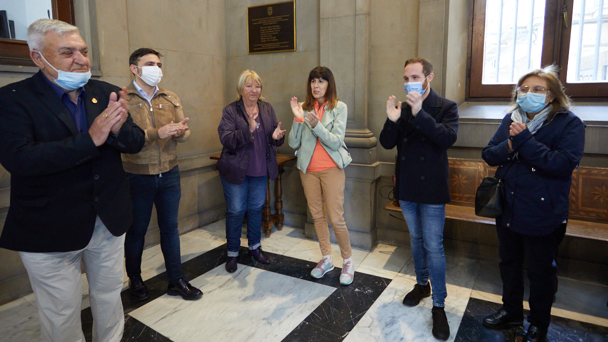 El Grupo Municipal Socialista realiza la tradicional ofrenda de flores en homenaje a los concejales y trabajadores del Ayuntamiento de Pamplona asesinados tras el golpe de Estado de 1936. IÑIGO ALZUGARAY