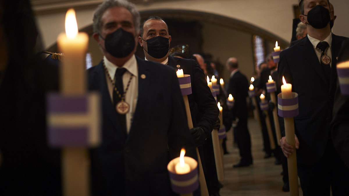 La Corporación Municipal del Ayuntamiento de Pamplona participa junto a la Hermandad de la Pasión en la Función de las Cinco Llagas. PABLO LASAOSA