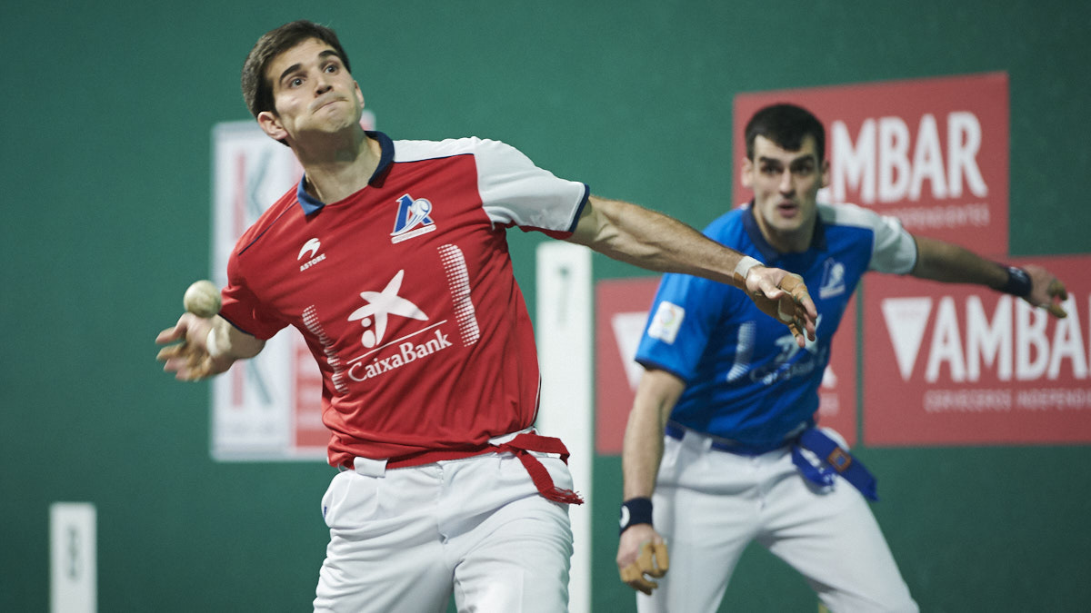 Ezkurdia se enfrenta a Zabaleta en el Labrit de Pamplona. PABLO LASAOSA