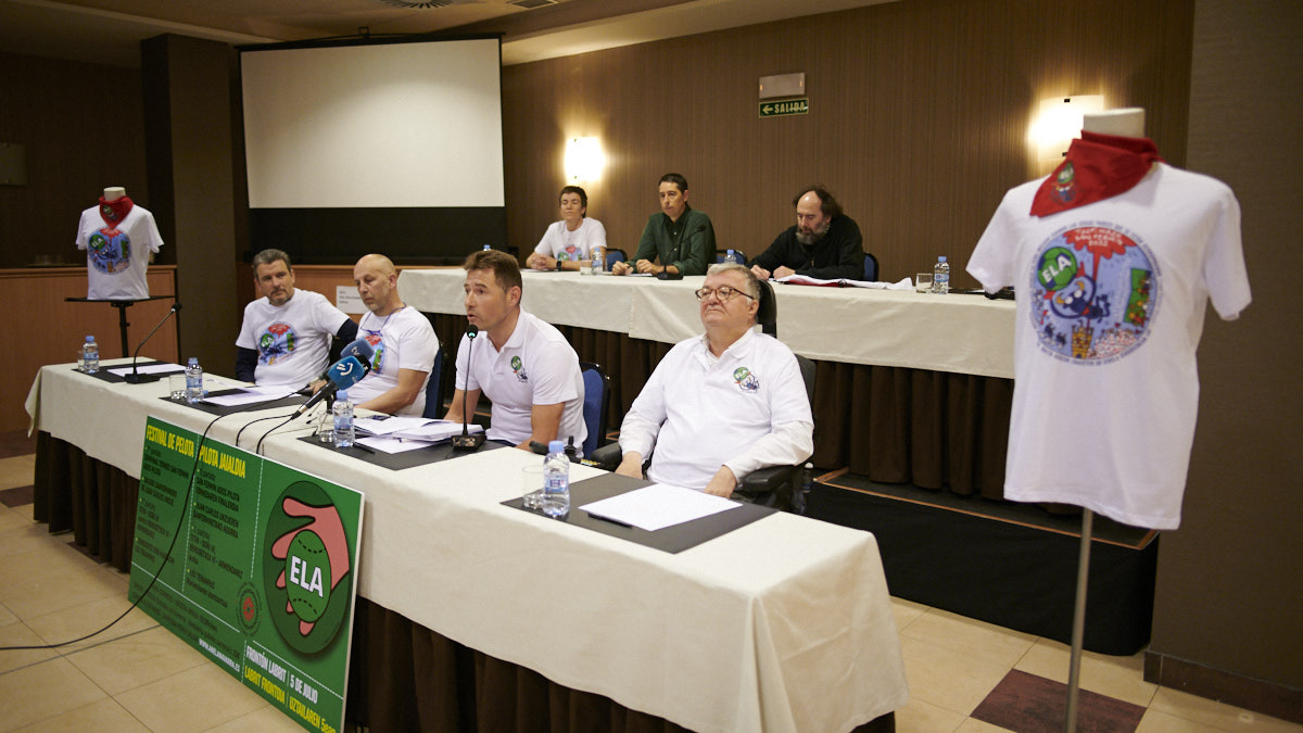 Presentación de un festival de pelota que se celebrará el 5 de julio a favor del ELA. PABLO LASAOSA