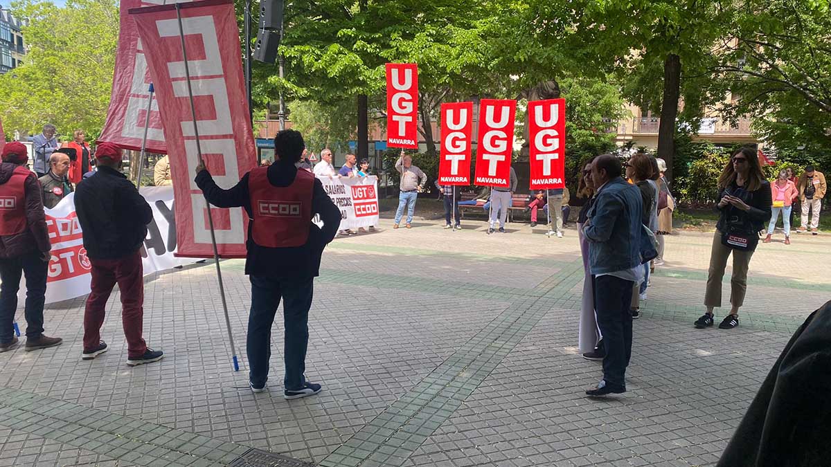 Manifestación en Pamplona de UGT y CC OO con apenas asistentes y con final en el Paseo Sarasate.  (2)