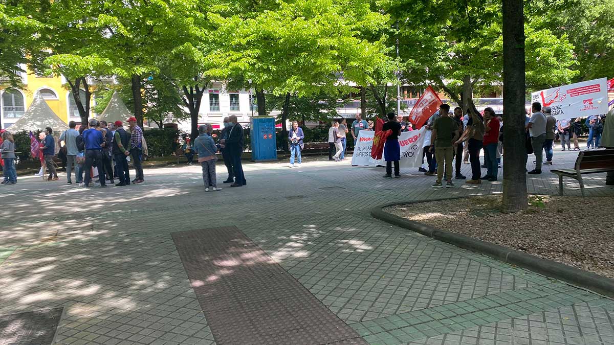 Manifestación en Pamplona de UGT y CC OO con apenas asistentes y con final en el Paseo Sarasate.  (3)
