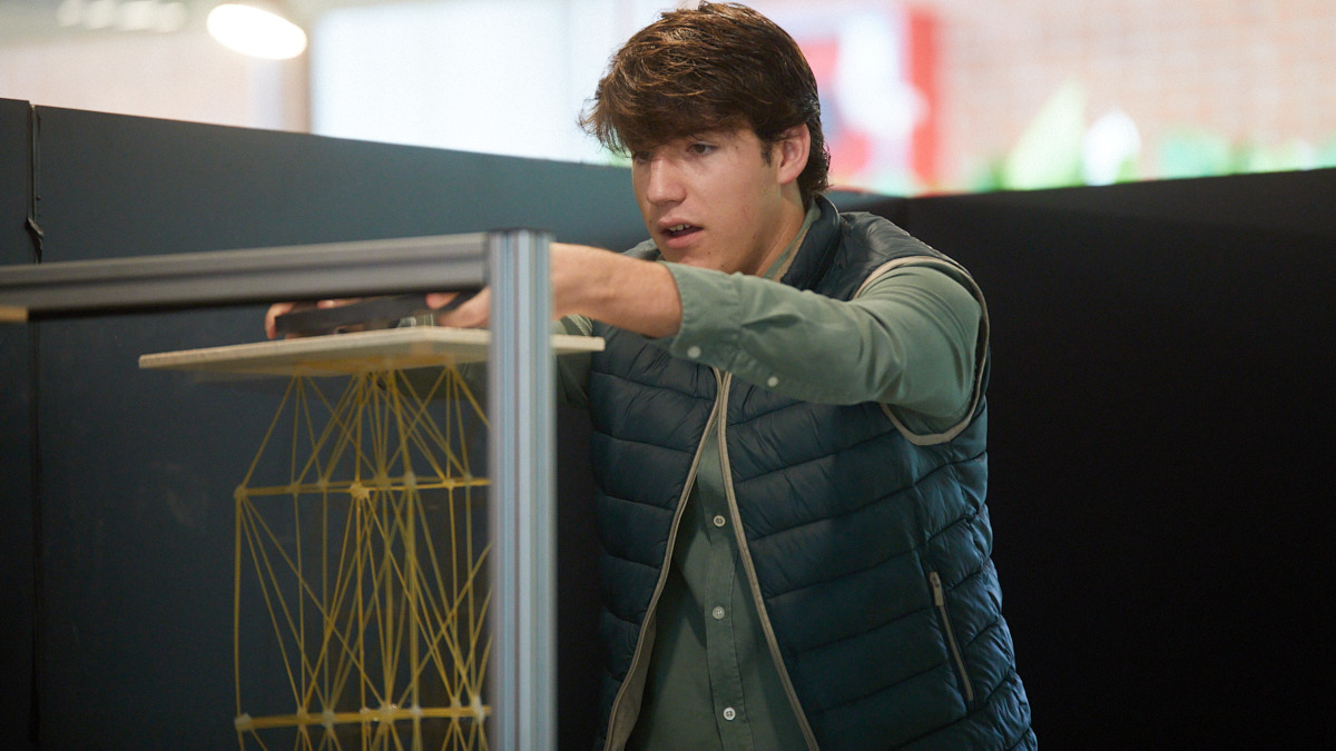 II Concurso Nacional de Estructuras con espaguetis en la escuela Técnica Superior de Arquitectura de Pamplona de la Universidad de Navarra. IÑIGO ALZUGARAY