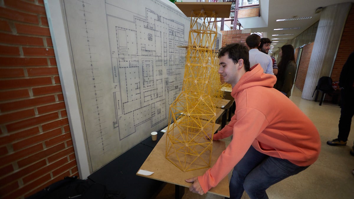 II Concurso Nacional de Estructuras con espaguetis en la escuela Técnica Superior de Arquitectura de Pamplona de la Universidad de Navarra. IÑIGO ALZUGARAY