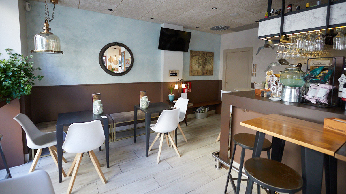 Café-bristrot 'Mi pequeña Venezia' en la calle Abejeras 20 de Pamplona. IÑIGO ALZUGARAY