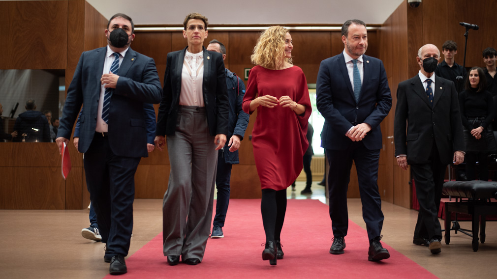 La presidenta del Congreso de los Diputados, Meritxel Batet, y la presidenta de de Navarra, María Chivite, asisten al acto de entrega de los Premios Jaime Brunet. IRAITZ IRIARTE.