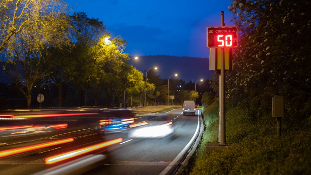 Los nuevos radares colocados en la Av. Navarra y en la cuesta de Beloso.IRAITZ IRIARTE.