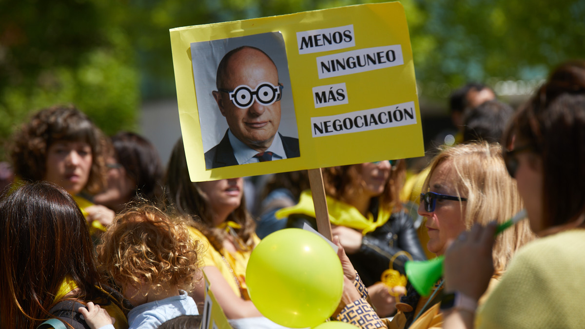 Multitudinaria manifestación de la Plataforma 0-3 de Navarra para reclamar unas escuelas infantiles "dignas". IÑIGO ALZUGARAY