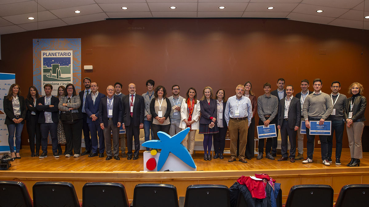 Foto de grupo de todos los participantes en el evento junto a los miembros del Jurado y finalistas. CEDIDA