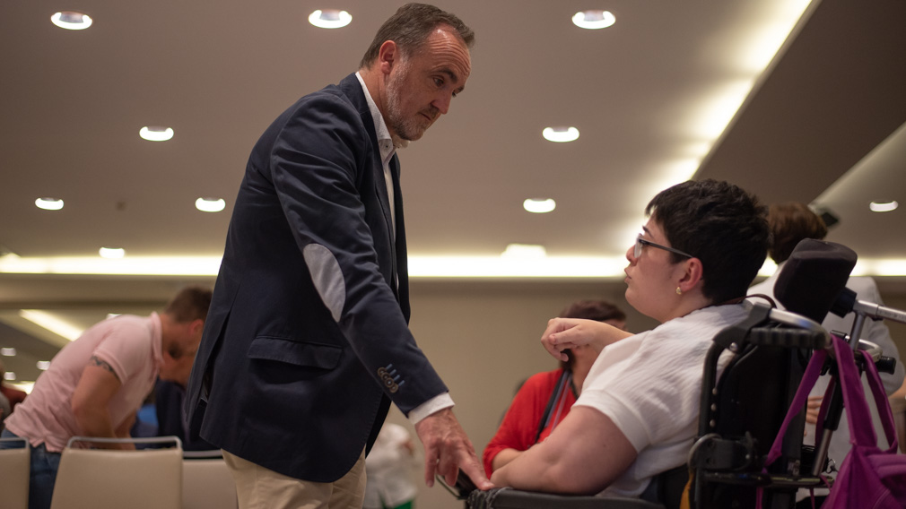 María San Gil y Jaime Orejoa participan en la presentación de la iniciativa NEOS. IRAITZ IRIARTE.