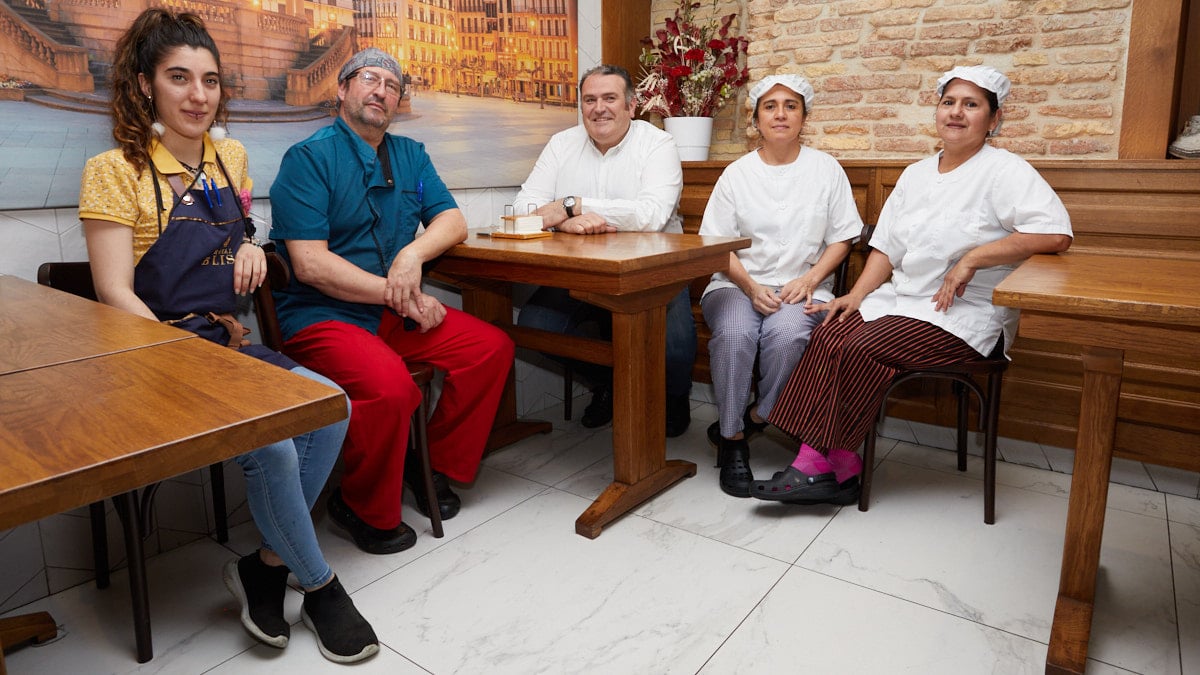 Bar Casa Paco en la calle Lincachiquía de Pamplona, junto a la plaza de San Nicolás. IÑIGO ALZUGARAY