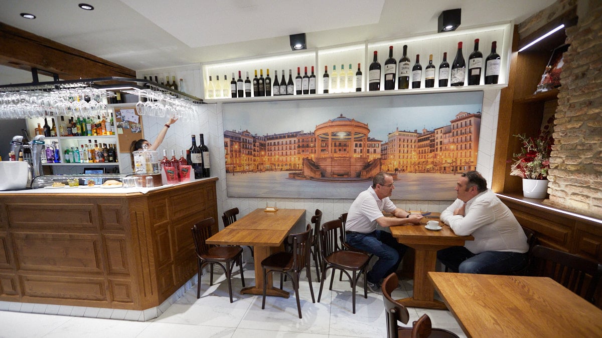 Bar Casa Paco en la calle Lincachiquía de Pamplona, junto a la plaza de San Nicolás. IÑIGO ALZUGARAY