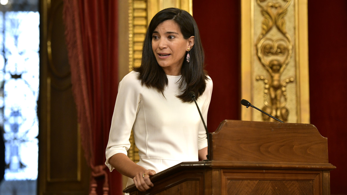 Entrega de las cruces de Carlos III El Noble a las cinco personas galardonadas en la edición de 2022, el dibujante César Oroz, el periodista Fermín Goñi, la editora Sandra Ollo, el pedagogo y promotor del euskera Aitor Etxarte (a título póstumo), y Josefina Campos, una de las principales referentes del movimiento memorialista. PABLO LASAOSA