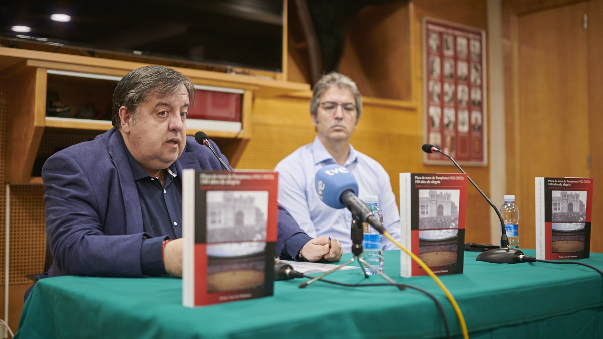 Presentación del libro 'Plaza de Toros de Pamplona (1922-2022): 100 años de alegría', de Koldo Larrea. PABLO LASAOSA