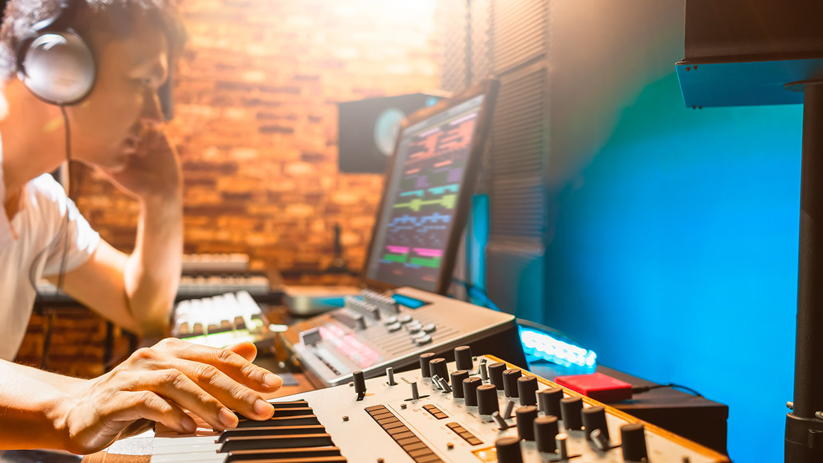 Grado en Producción Musical y Sonido para la Industria del Entretenimiento impartido en la Universidad de EUNEIZ