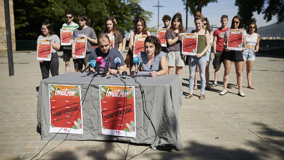 La iniciativa Herri Sanferminak ofrece una rueda de prensa para abordar temas sobre San Fermín 2022. PABLO LASAOSA