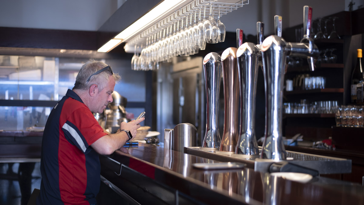 Reportaje con el dueño del Bar Cali, Ramón Otazu. IRAITZ IRIARTE.