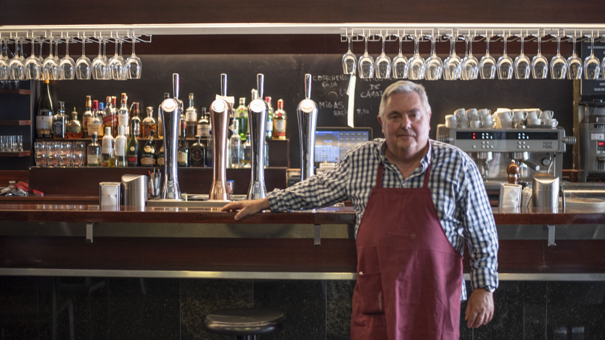 Reportaje con el dueño del Bar Cali, Ramón Otazu. IRAITZ IRIARTE.