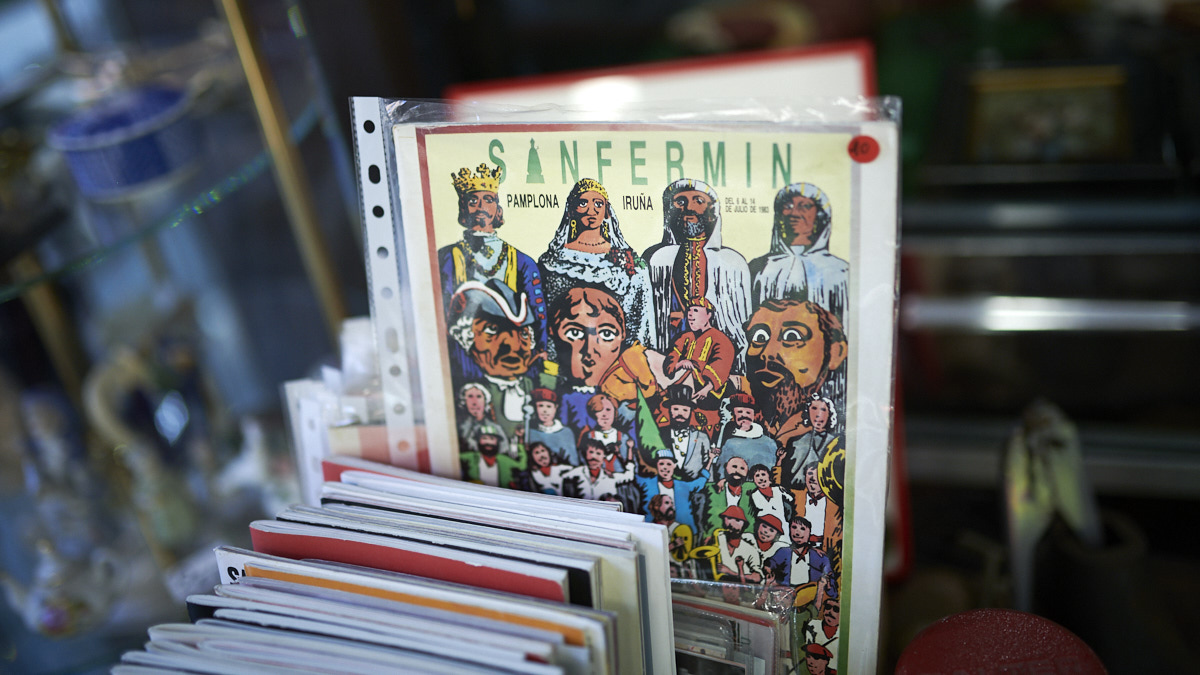 Kanek, tienda de antigüedades y minerales en la calle Paulino Caballero de Pamplona. PABLO LASAOSA