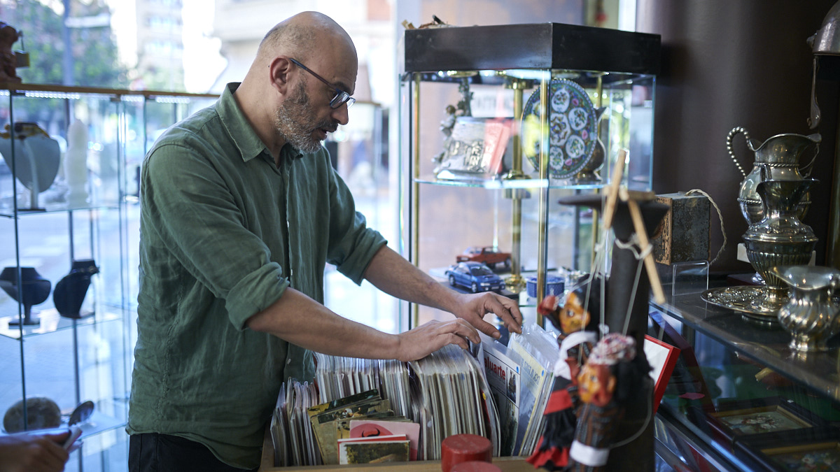 Kanek, tienda de antigüedades y minerales en la calle Paulino Caballero de Pamplona. PABLO LASAOSA