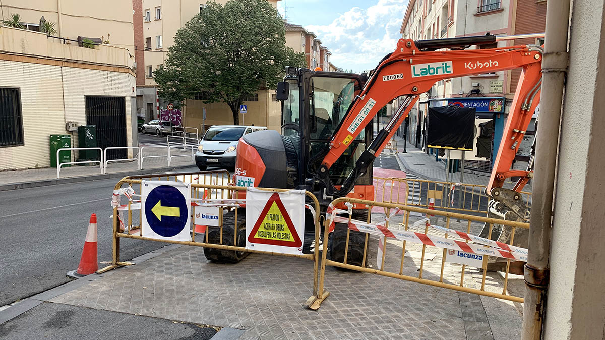 Obras del nuevo carril bici en la Milagrosa. Navarra.com