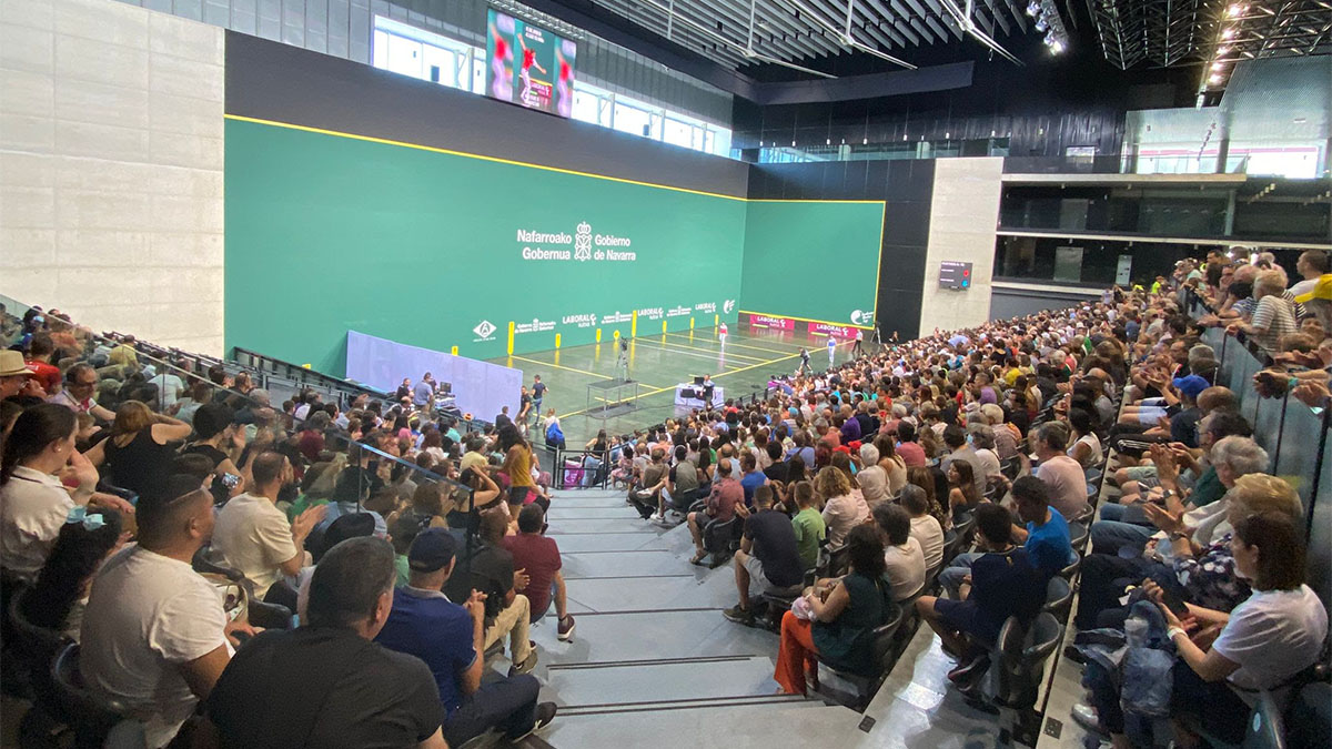 1.600 personas han acudido a ver las finales de pelota femeninas en el Navarra Arena de Pamplona. Cedida.