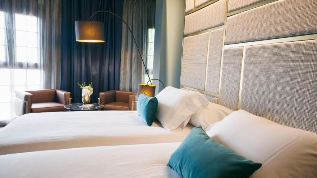 Una de las suites del Pamplona Catedral Hotel. Foto: Booking.